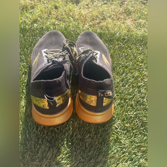 Women’s Brooks Levitate 4 Victory Edition Running Shoes sz 7 - Picture 2 of 8